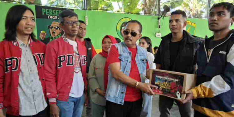 NTT Berduka, PDIP Surabaya Bergerak Bantu Mahasiswa Korban Gempa