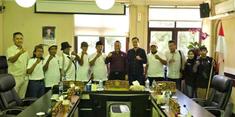 Semangat Nasionalisme di Bulan Kemerdekaan, DPRD Surabaya Serukan Pengibaran Merah Putih Massal