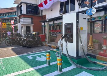 Dukung transportasi ramah lingkungan, DPRD Jatim sediakan fasilitas pengisian daya kendaraan listrik