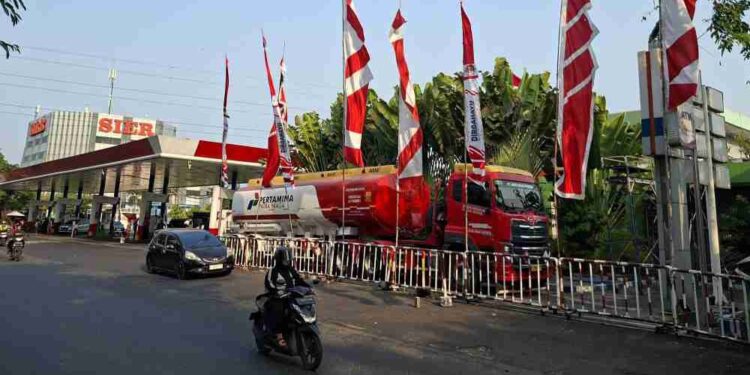 Gerak Cepat Tindak Lanjuti Sorotan DPRD Surabaya, SIER Perbanyak Atribut Kemerdekaan dan Imbau Tenant Pasang Bendera serta Umbul-Umbul