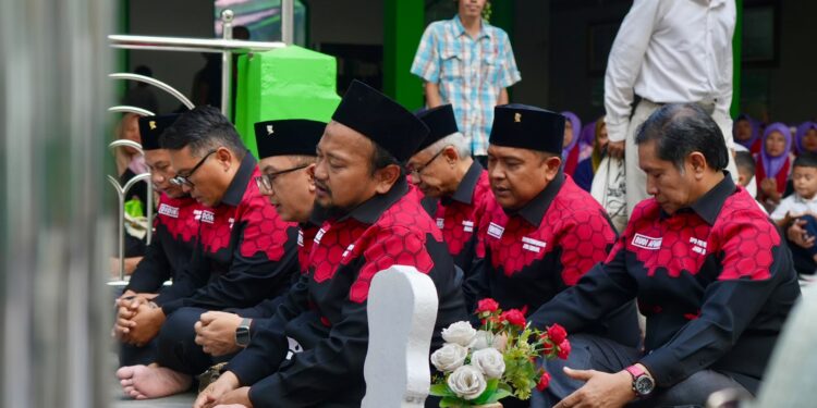 Sambut Muktamar ke-35 NU, PDIP Jatim ziarah ke makam pendiri NU di Jombang. Tegaskan akar persaudaraan Religius-Nasionalis
