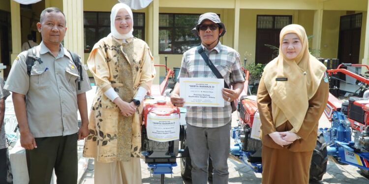 Inisiasi bantuan Alsintan di Tuban, Aulia Hany Mustikasari dorong produktivitas petani