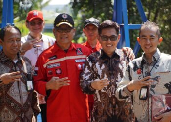 Pegadaian Bangun Dua Jembatan Gantung, Bedah Empat Rumah dan Salurkan Ratusan Bantuan untuk Warga Jember