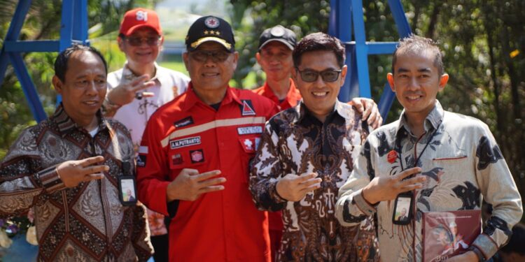 Pegadaian Bangun Dua Jembatan Gantung, Bedah Empat Rumah dan Salurkan Ratusan Bantuan untuk Warga Jember