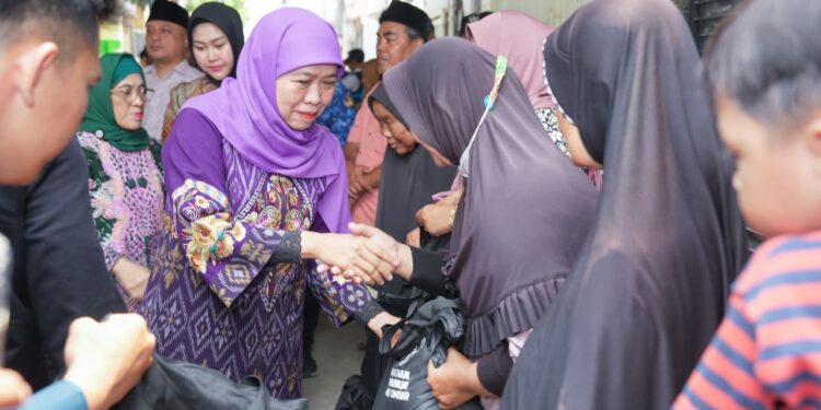 Takziah korban kapal Virgo Transport 8, Khofifah beri santunan dan fasilitasi cucu almarhum pendidikan di Sekolah Rakyat