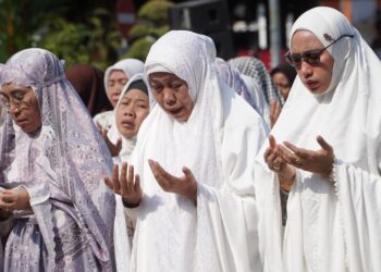Hadapi kemarau panjang di 24 Daerah, Khofifah sebut Pemprov Jatim maksimalkan OMC hingga gelar Salat Istisqa