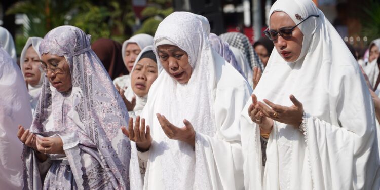 Hadapi kemarau panjang di 24 Daerah, Khofifah sebut Pemprov Jatim maksimalkan OMC hingga gelar Salat Istisqa