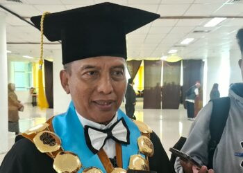 Rektor UNESA Siapkan Lulusan Jadi Agen Perubahan, Alumni Berprestasi Diganjar Kuliah S2-S3 Gratis