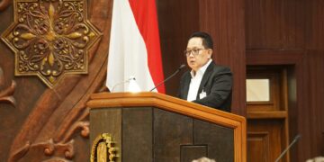 Gubernur Khofifah beri catatan terkait Raperda Produk Halal, soroti kewenangan LPH hingga anggaran