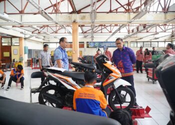 Sambut HUT Ke-81 Pemprov Jatim, Dinas Pendidikan gelar servis sepeda motor gratis di 350 SMK