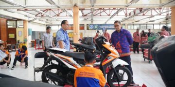 Sambut HUT Ke-81 Pemprov Jatim, Dinas Pendidikan gelar servis sepeda motor gratis di 350 SMK