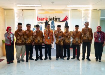 Perkuat sinergi dengan PWRI, Bank Jatim hadirkan kartu pintar elektronis bagi anggota PWRI