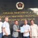 Petahana Lutfil Hakim dan Dwi Lokononto ambil formulir bakal calon ketua PWI Jatim dan DKP