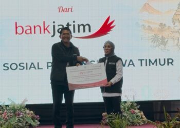 Dukung puncak Hari Jadi ke-81 Pemprov Jatim, Bank Jatim salurkan CSR kepada Dinsos Jawa Timur