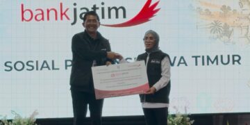 Dukung puncak Hari Jadi ke-81 Pemprov Jatim, Bank Jatim salurkan CSR kepada Dinsos Jawa Timur