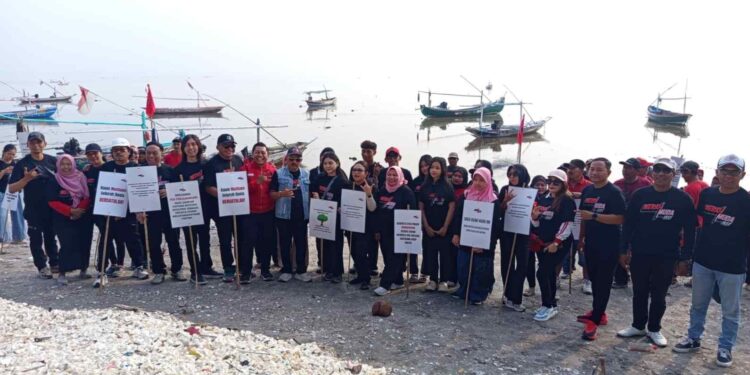 Merah Muda Fest di Pantai Kenjeran, Gen Z Bergerak Cegah Pencemaran Laut