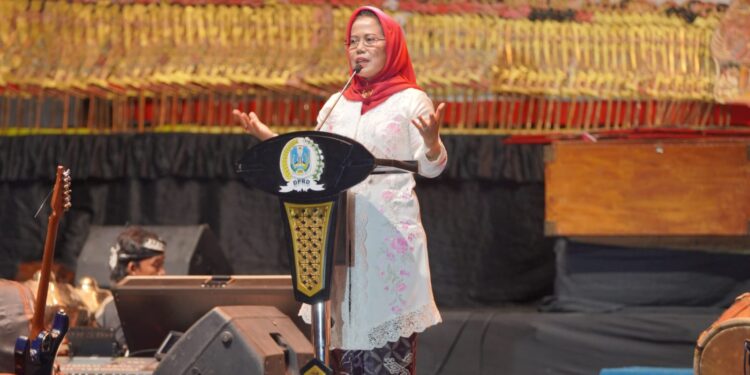 Gelaran Wayang Kulit di DPRD Jatim sukses pikat ribuan warga, Sri Untari: Budaya lestari, UMKM ikut hidup