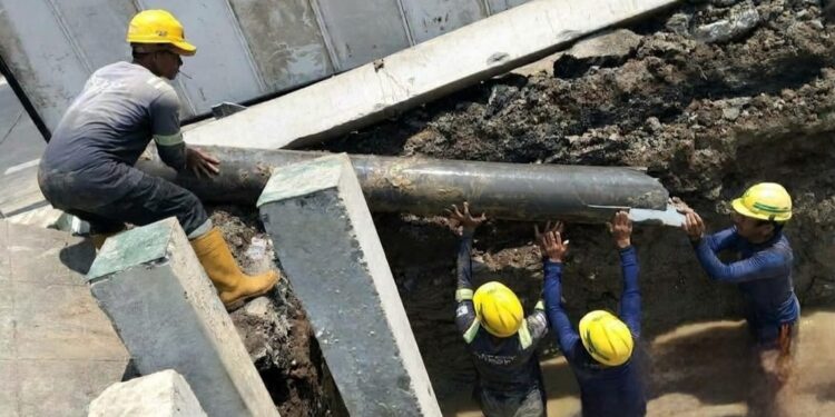 Pipa PDAM Putus Terdampak Proyek Jembatan Hotel Patra Surabaya, 6 Kawasan Terancam Gangguan Air