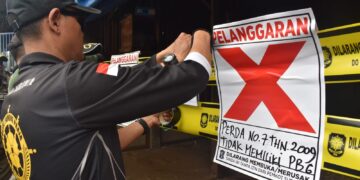 23 Kios Buah di Tanjungsari Disegel Pemkot Surabaya, Bongkar Muat di Pinggir Jalan Picu Kemacetan