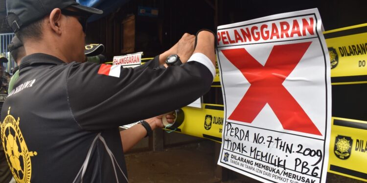 23 Kios Buah di Tanjungsari Disegel Pemkot Surabaya, Bongkar Muat di Pinggir Jalan Picu Kemacetan